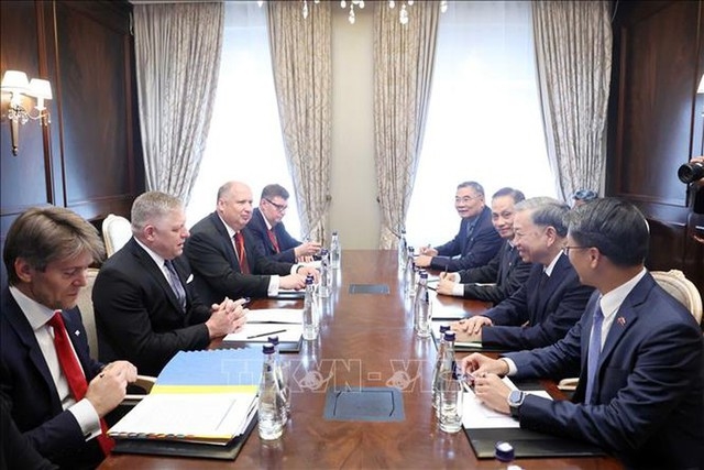 General Secretary meets Slovak Prime Minister in Moscow