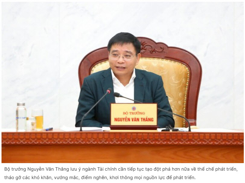 Khẩn trương sắp xếp tinh gọn bộ máy, tinh giản biên chế, cơ cấu lại đội ngũ cán bộ